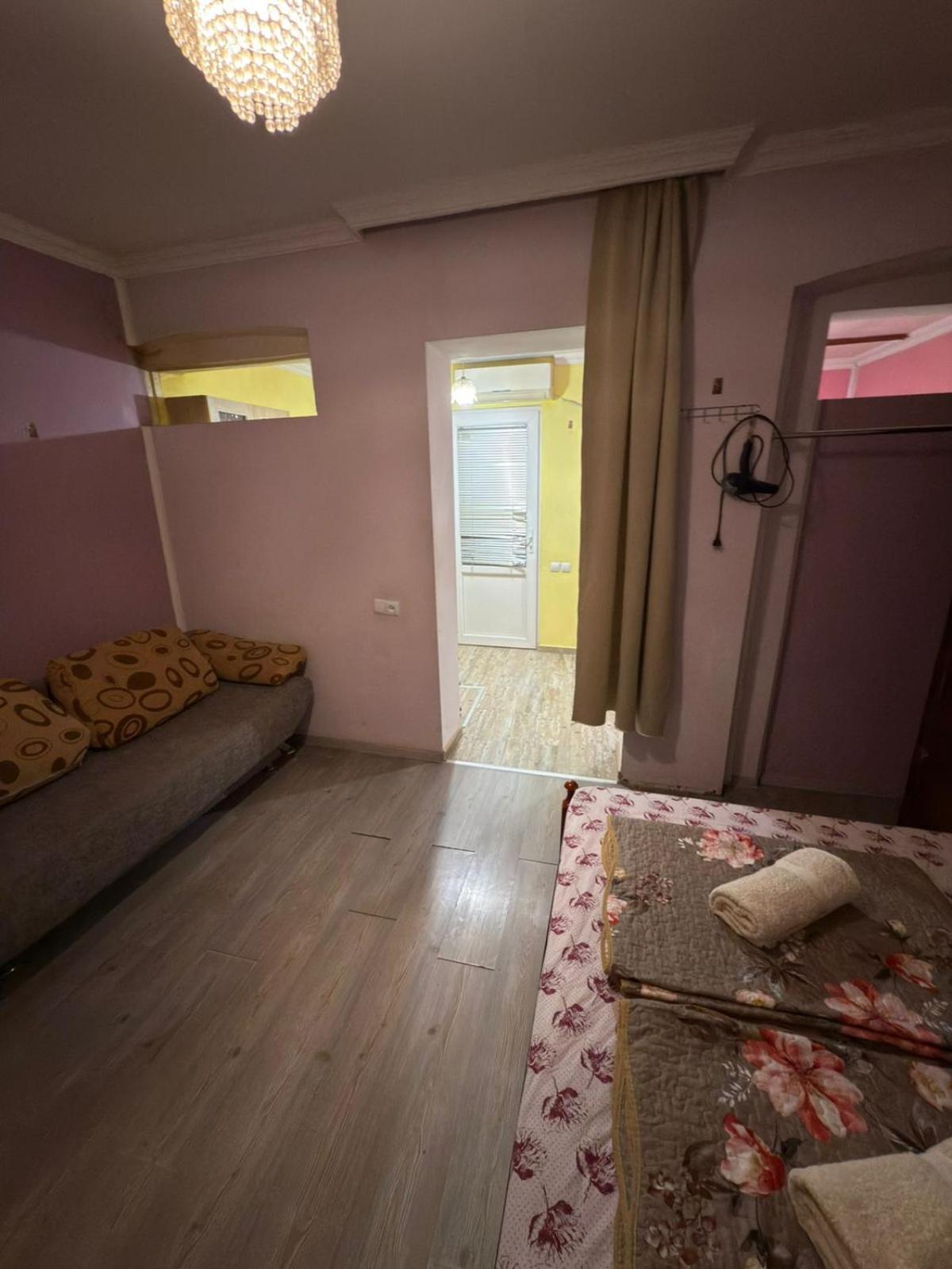 Guest House Nise Tbilisi Buitenkant foto